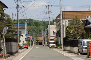 御免町通り（天満神社前で鉤型の道を形成する様子）