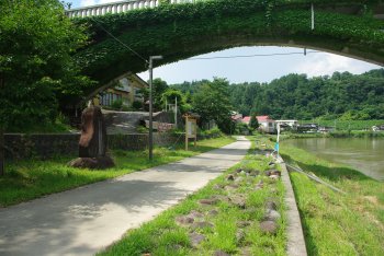 最上川沿いの様子（フットパス、南から撮影）