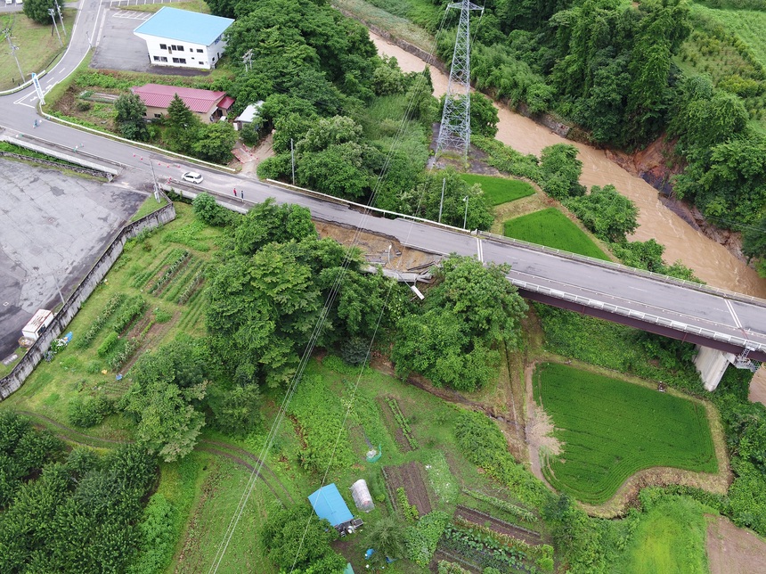 令和2年7月28日豪雨災害による道路欠損写真